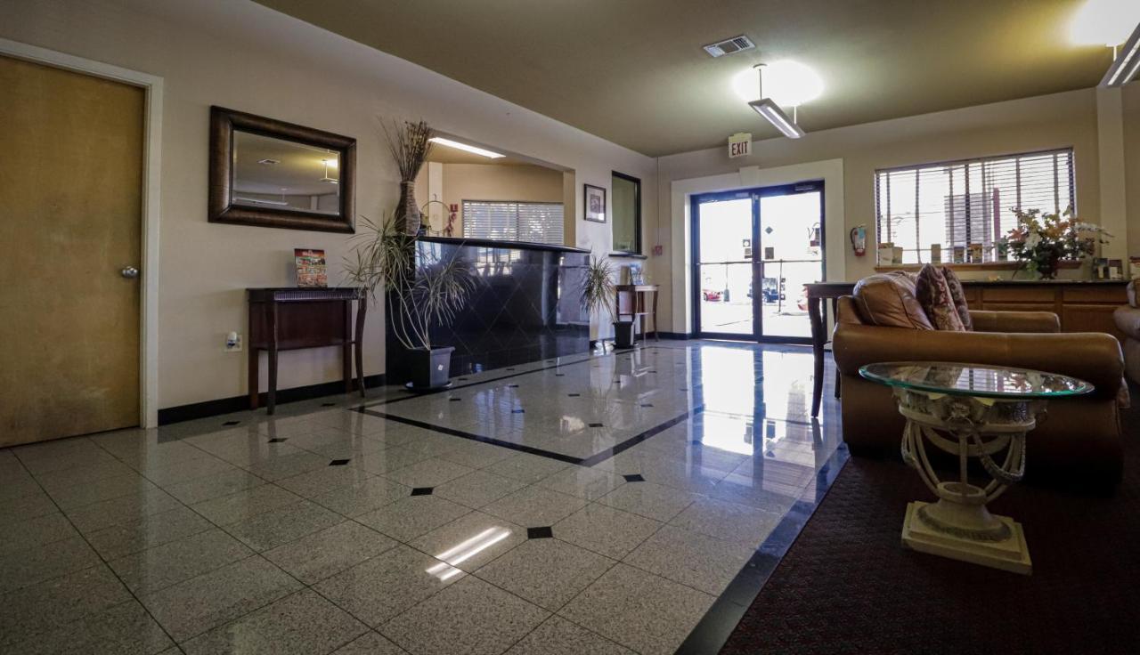 University Inn & Suites San Antonio Exterior photo